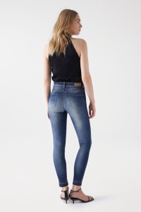 FAITH PUSH IN CROPPED PREMIUM WASH JEANS