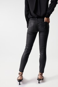 JEANS WONDER PUSH UP, CROPPED HOSE, GECOATED