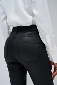 FAITH PUSH IN CROPPED JEANS WITH COATING