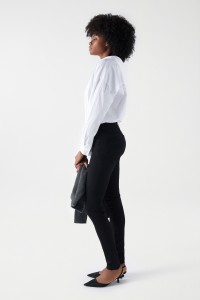 SECRET PUSH IN SKINNY TRUE BLACK JEANS