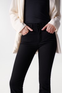 SECRET PUSH IN SLIM TRUE BLACK JEANS