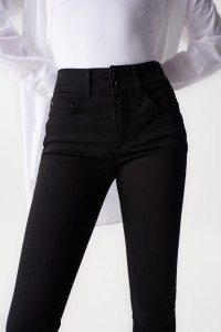 JEAN SECRET PUSH IN SKINNY NOIR