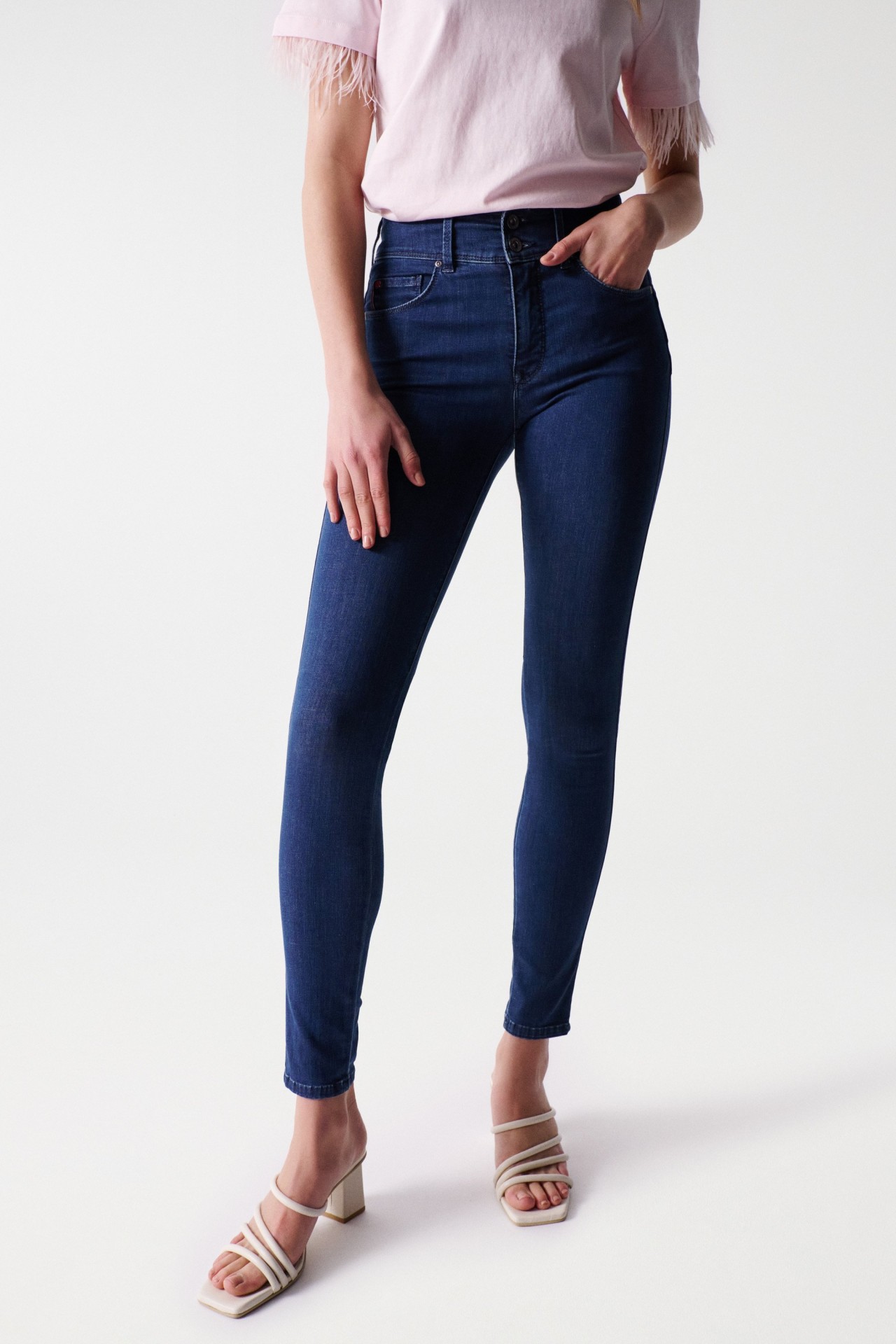 SECRET PUSH IN SKINNY SOFT TOUCH JEANS