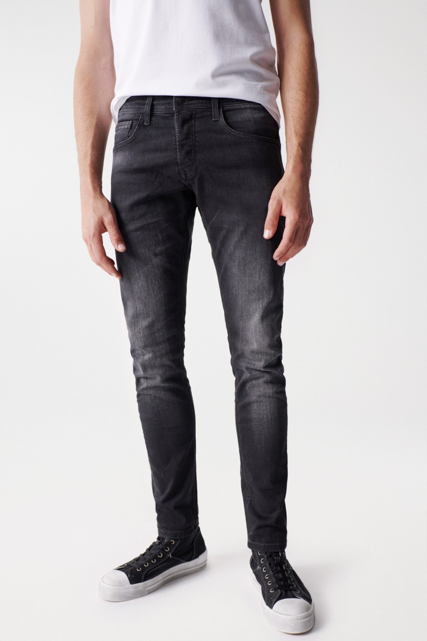 BLACK SKINNY JEANS