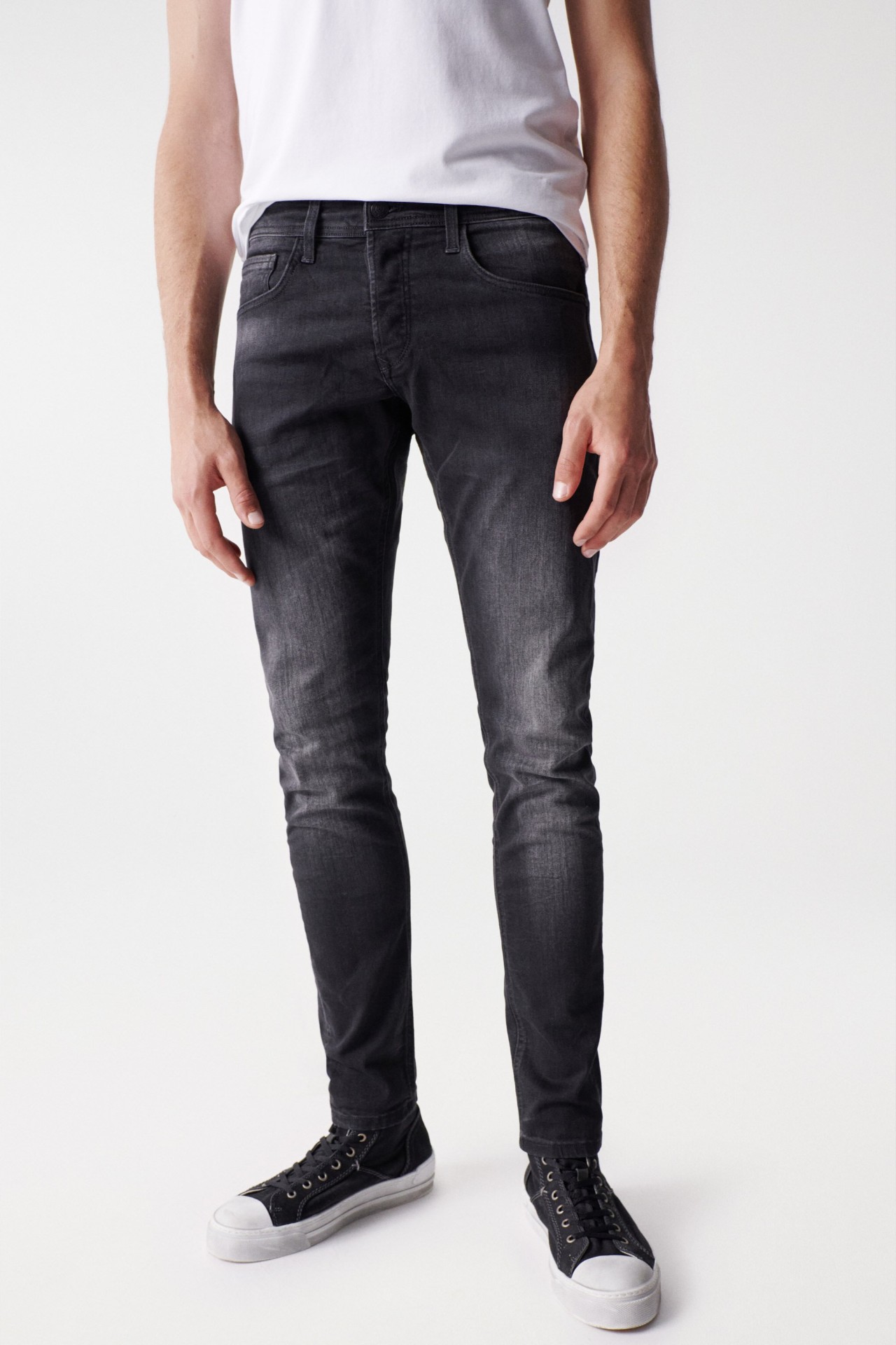 SCHWARZE SKINNY JEANS