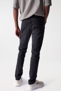 DISTRESSED SLIM BLACK JEANS