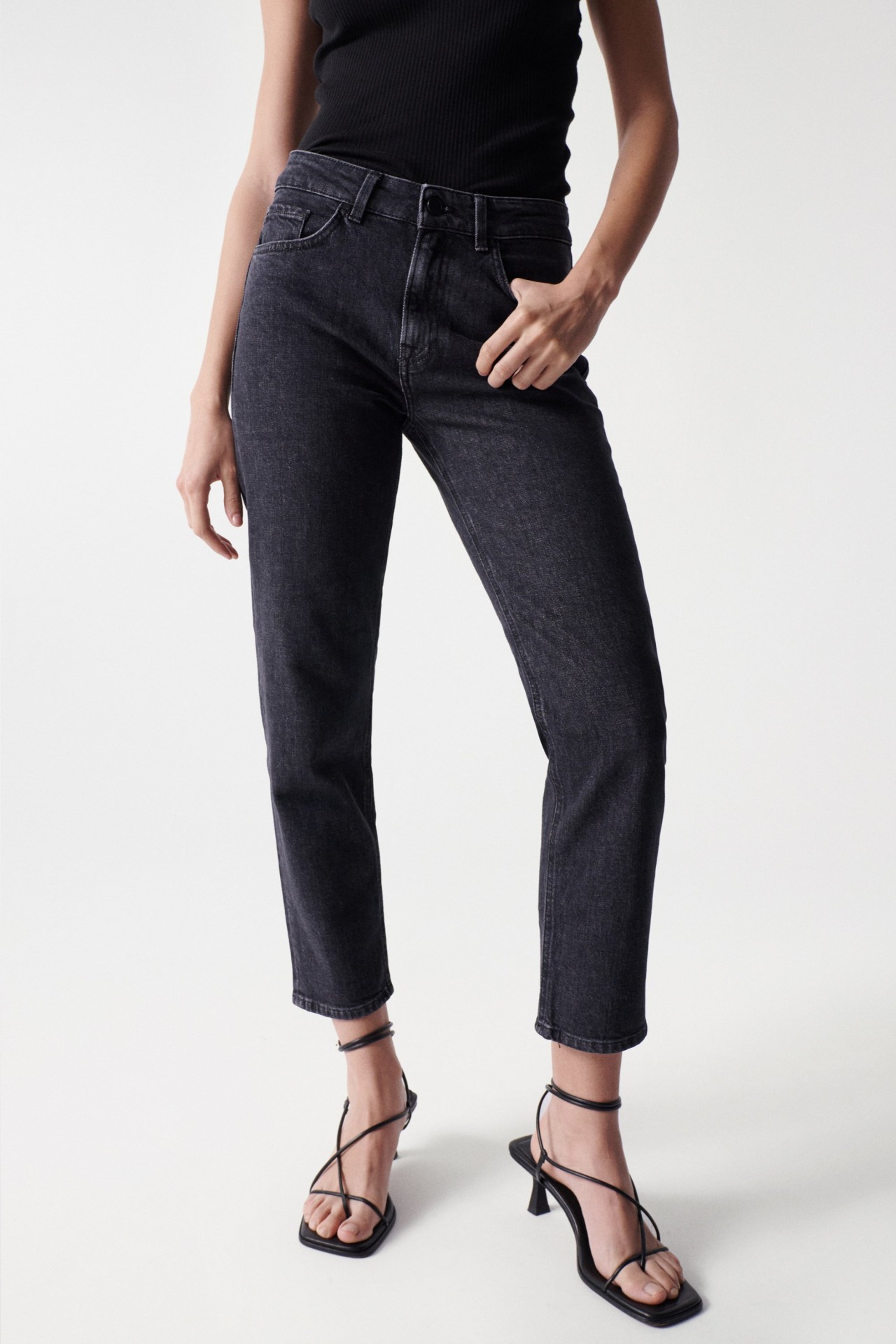 VAQUEROS TRUE CROPPED SLIM NEGRO