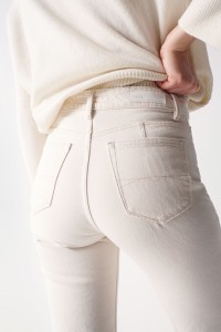 CROPPED TRUE SLIM UNBLEACHED JEANS