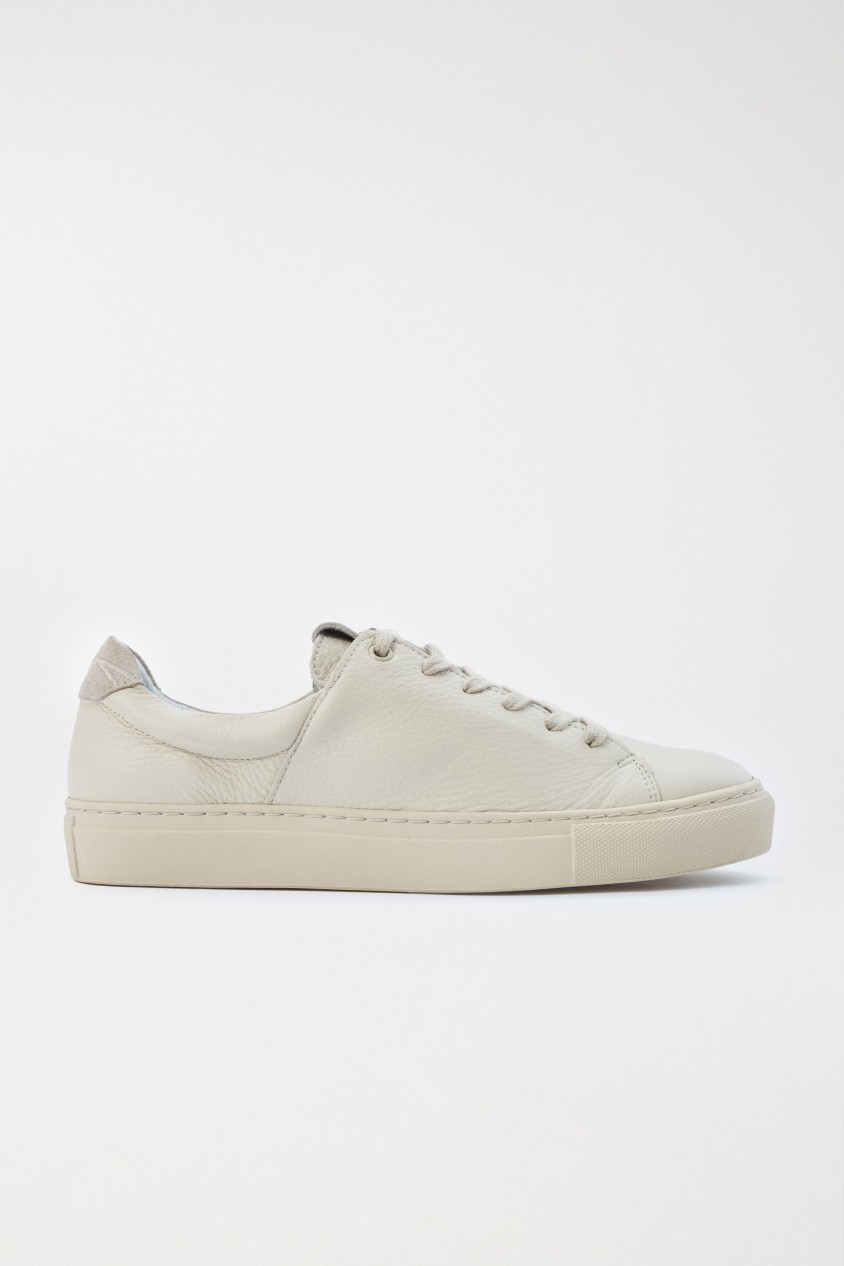 LEDER-SNEAKERS MIT SCHNRSENKELN MIT TIERMUSTER