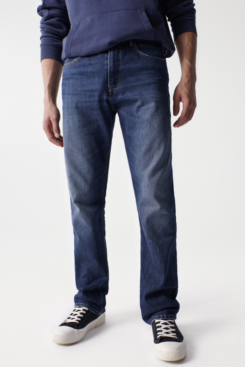 VAQUEROS REGULAR LOOSE CON EFECTO DESGASTADO