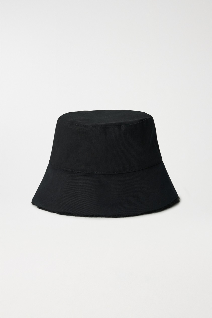 REVERSIBLE NYLON AND FUR BUCKET HAT