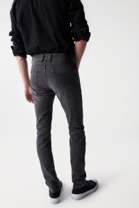 JEANS SLIM S-REPEL COM DESGASTE