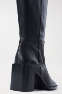 BLACK KNEE-HIGH BOOTS