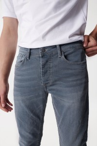 REGULAR JEANS WITH GREENISH EFFECT