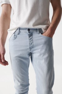 VAQUEROS SKINNY AZUL CLARO