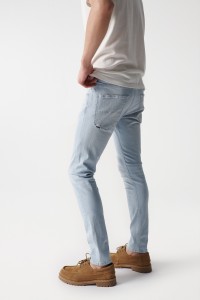 VAQUEROS SKINNY AZUL CLARO