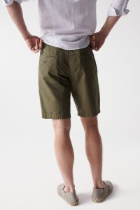 CHINO-SHORTS MIT GRTEL