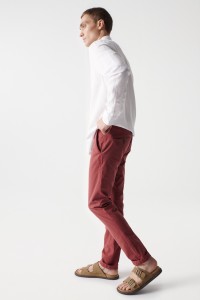 PANTALON CHINO SLIM COULEUR BRIQUE