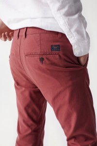 PANTALON CHINO SLIM COULEUR BRIQUE