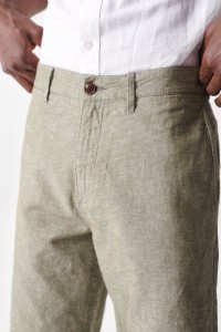 PANTALN CORTO DE LINO DE CORTE REGULAR