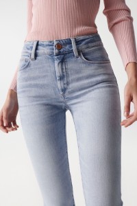 EMBROIDERED DESTINY PUSH UP JEANS