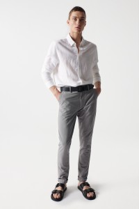 CHINO-HOSE, SLIM-SCHNITT, GRAU, MIT MIKRODRUCK