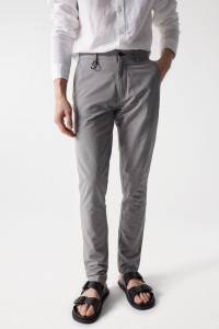 CHINO-HOSE, SLIM-SCHNITT, GRAU, MIT MIKRODRUCK