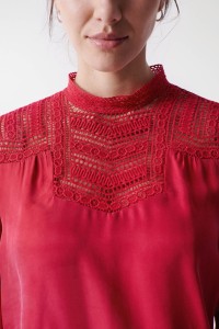 BLOUSE WITH LACE DETAIL