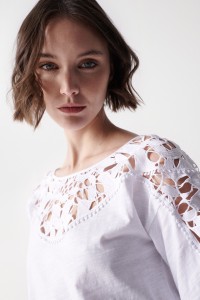 T-SHIRT WITH LACE