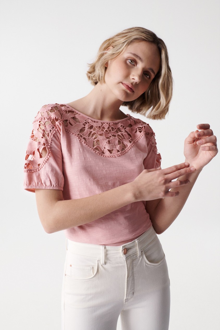 T-SHIRT WITH LACE