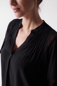 BLOUSE WITH LACE DETAIL