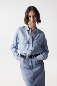 CAMISA LOOSE LIGHTDENIM CON BOTONES