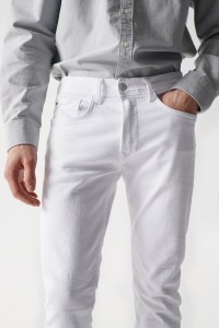 PANTALON EN SERG SLIM BLANC.