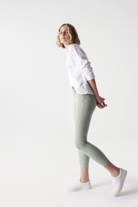 FAITH PUSH IN-JEANS MIT ZIERNAHT