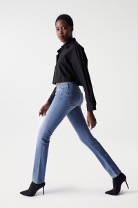 WONDER PUSH UP JEANS WITH PLAIT DETAIL ON THE POCKETS