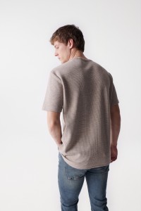 BEIGE TEXTURED T-SHIRT WITH POCKET