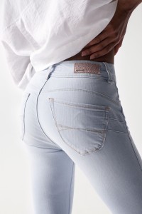 VAQUEROS SECRET PUSH IN CROPPED SKINNY