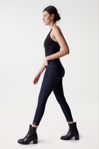 VAQUEROS SECRET PUSH IN CROPPED SKINNY