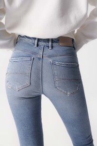 FAITH PUSH IN-JEANS MIT RISSEN