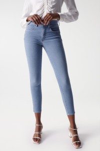 VAQUEROS SECRET PUSH IN CROPPED SKINNY