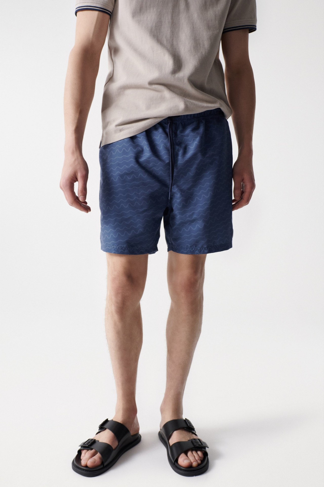 SWIMMING SHORTS WITH PRINT DESIGN AND DRAWSTRING