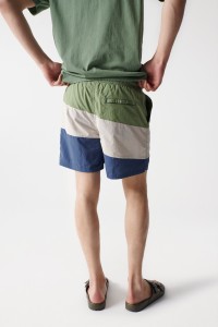 SHORT DE BAIN TRICOLORE AVEC CORDON