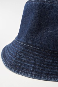 CHAPEAU EN DENIM AVEC BRODERIE