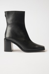 ZWEIFARBIGE LEDERSTIEFEL