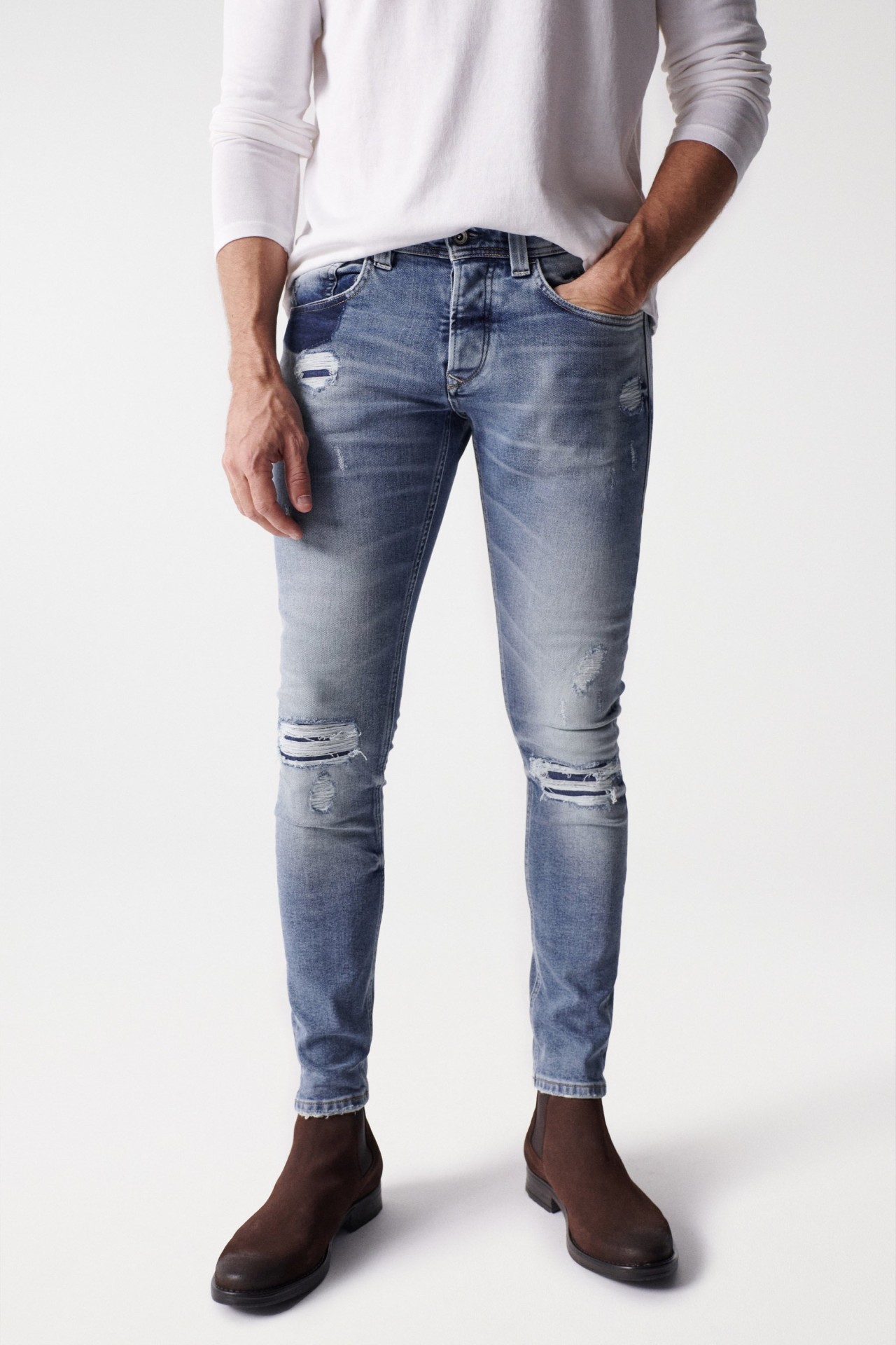 SKINNY-JEANS MIT VERZIERUNGEN