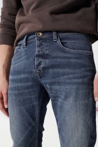 SLIM FIT JEANS