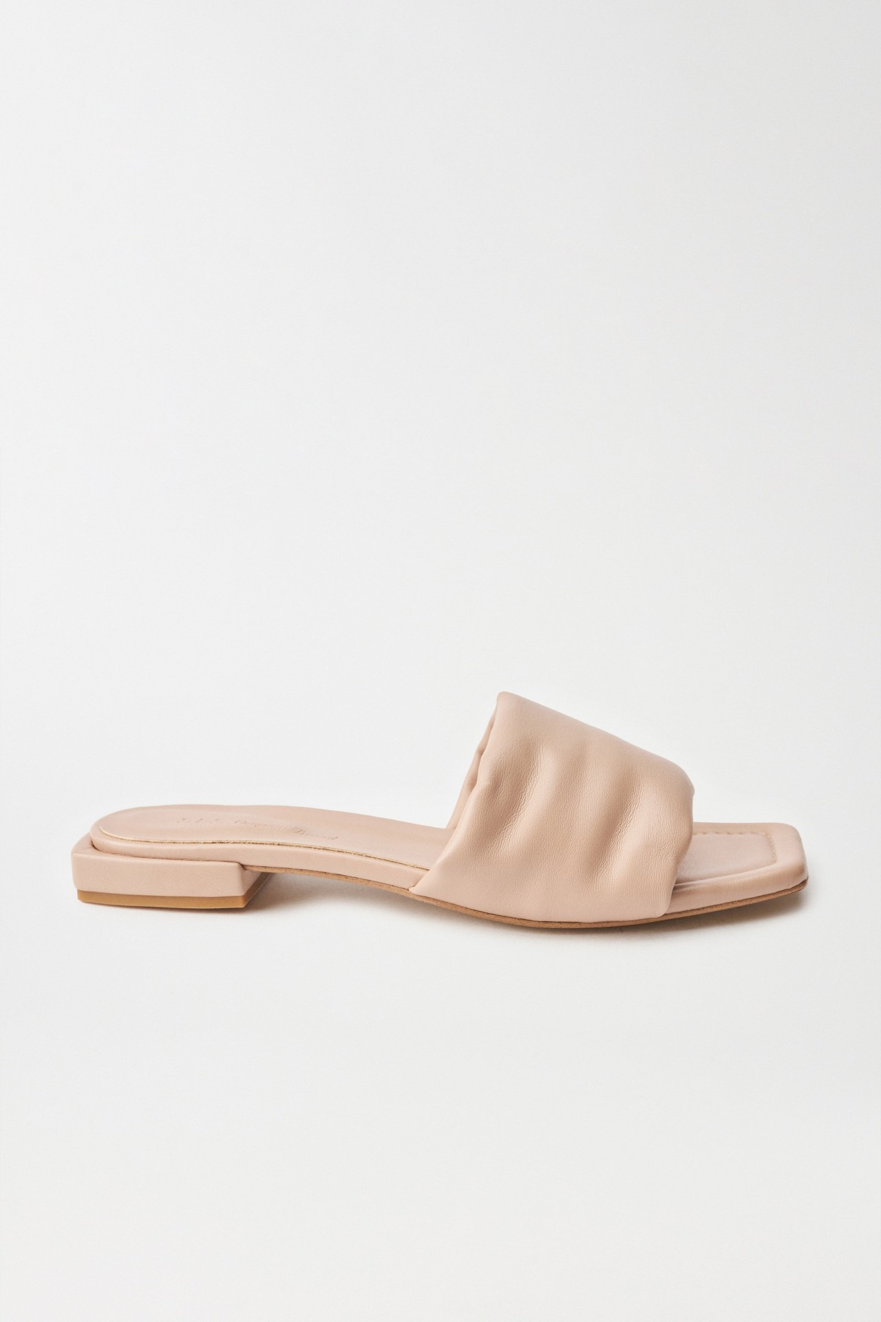 FLAT LEATHER SANDALS