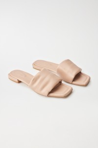 FLAT LEATHER SANDALS