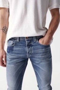 SKINNY JEANS WITH WASH EFFECTS