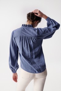 FLOWING BLOUSE WITH COLLAR DETAIL